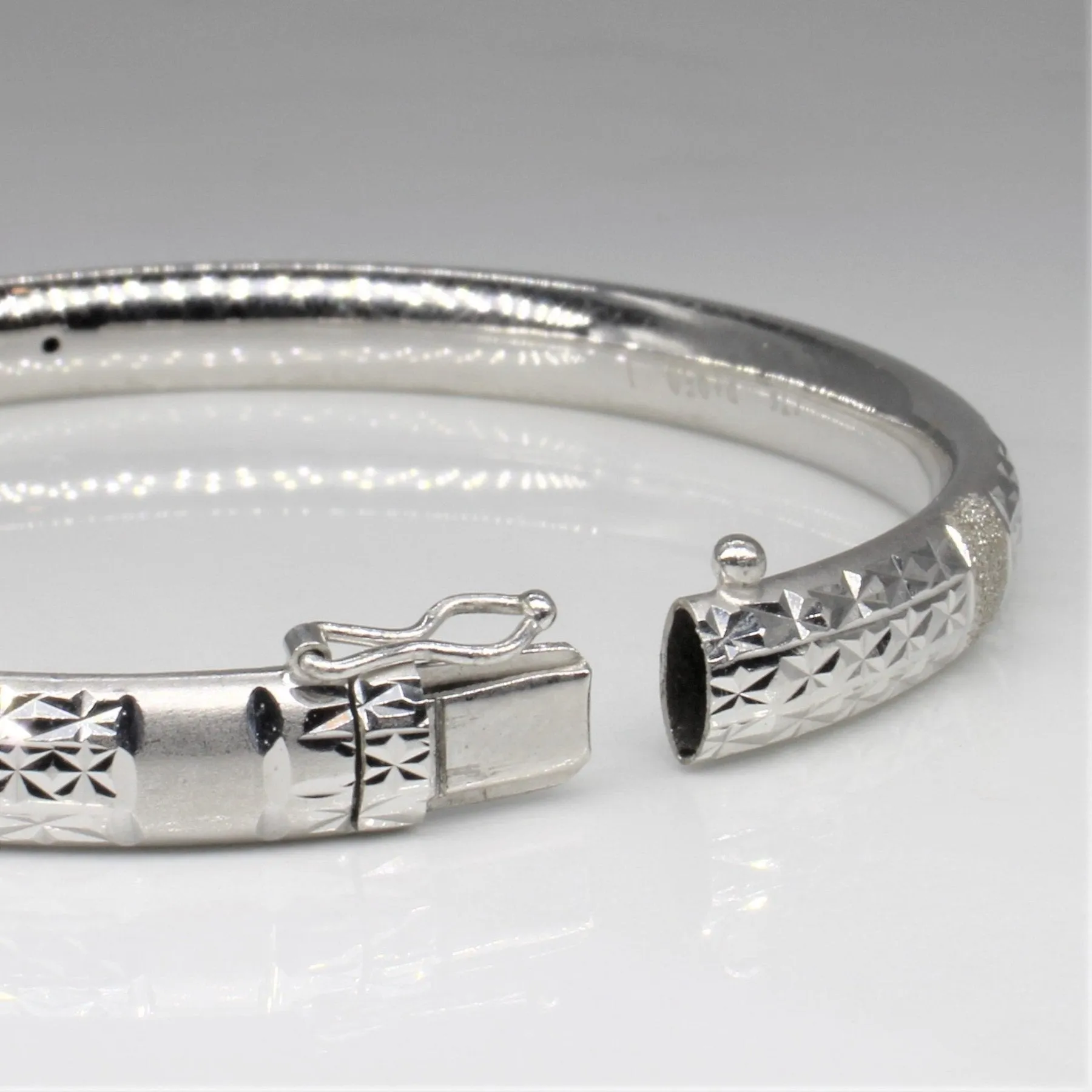 'Chow Tai Fook' Textured Platinum Bangle | 6" |