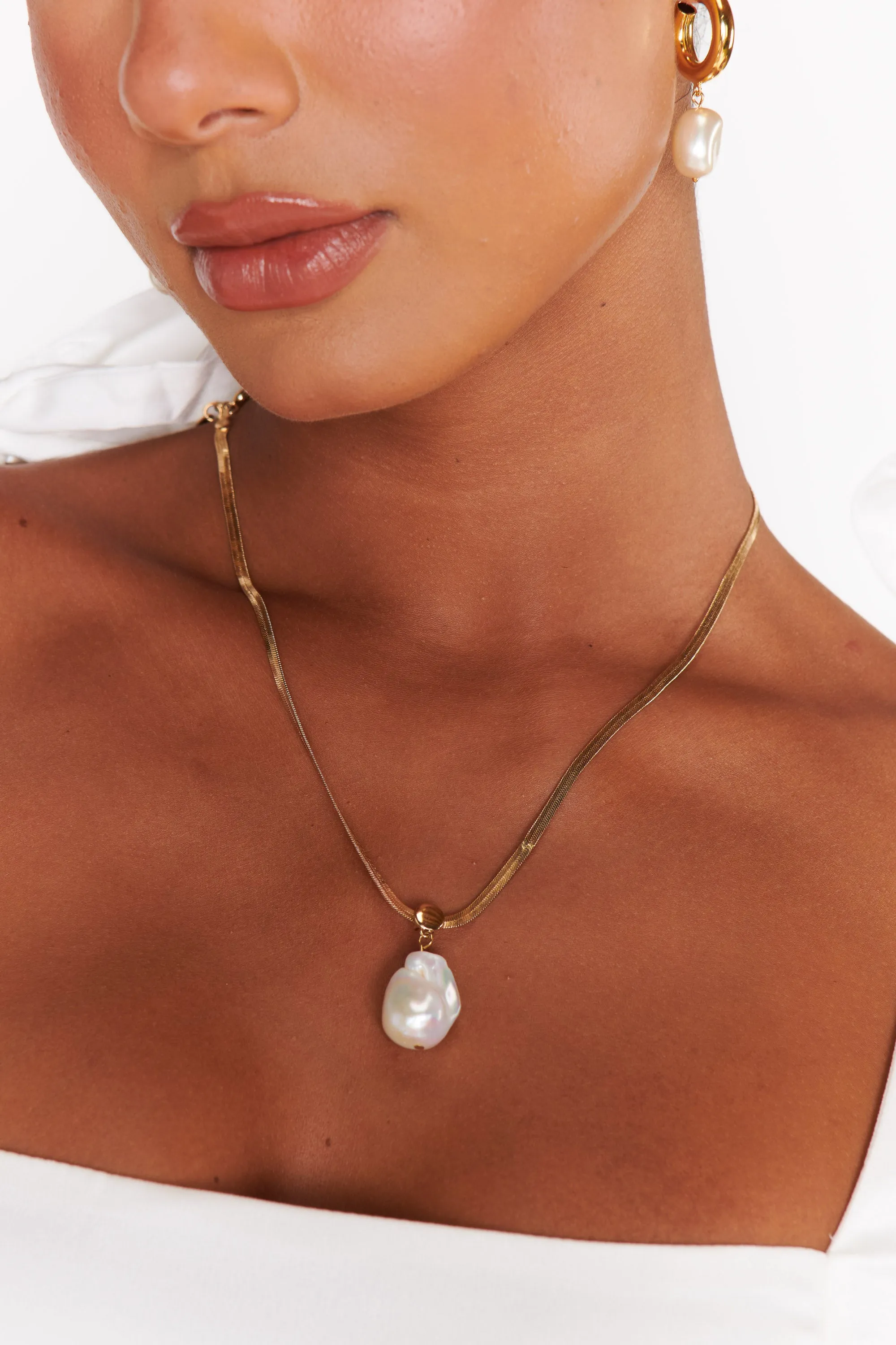 Ettika Baroque Pearl Pendant Snake Chain Necklace ~ Gold/Pearl