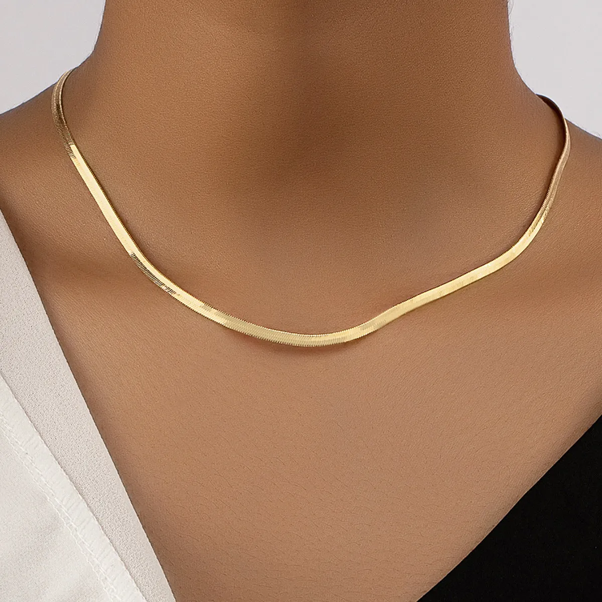 Sleek Snake Bone Collarbone Chain Necklace with a Touch of Vienna Elegance