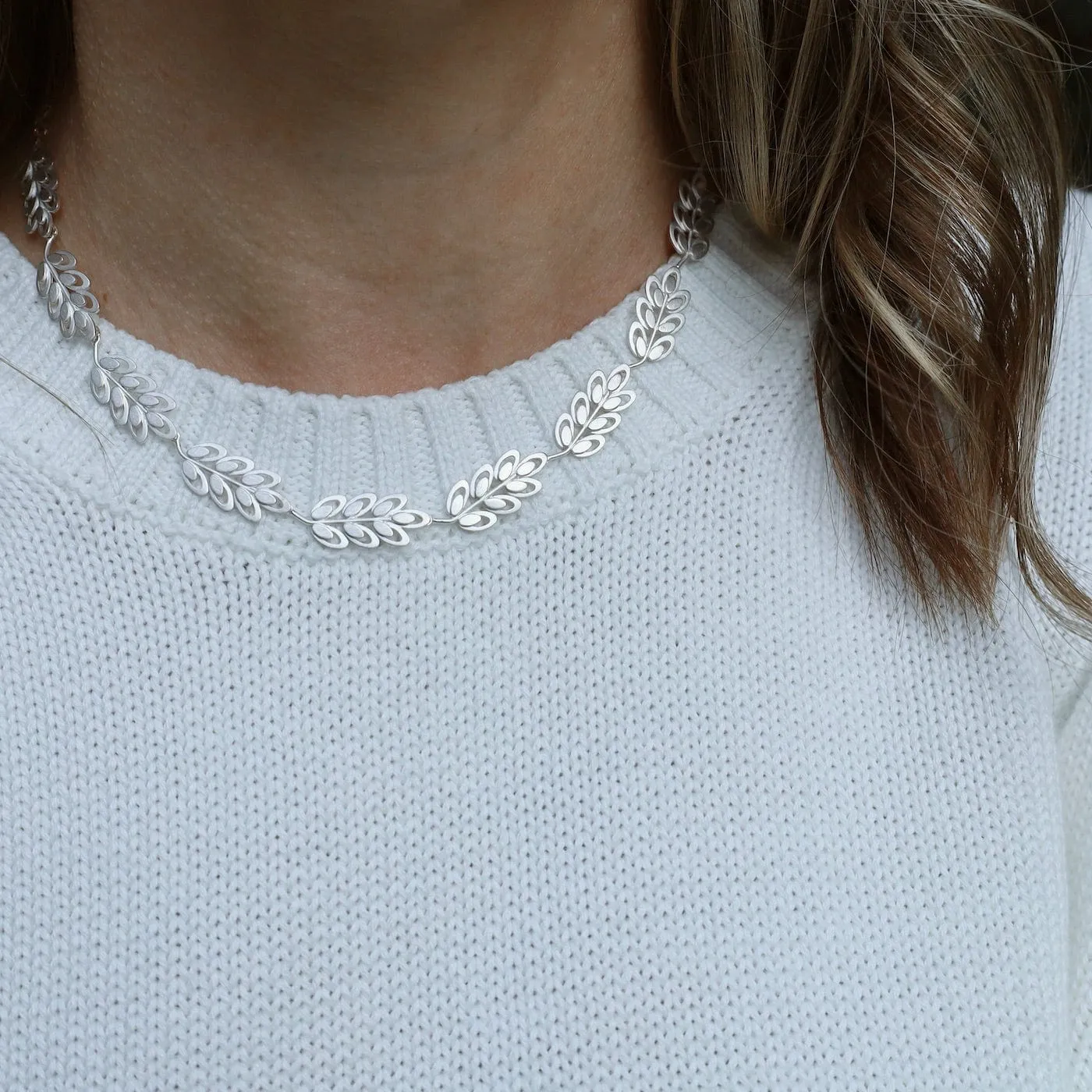 Trellis Leaves Collar Necklace