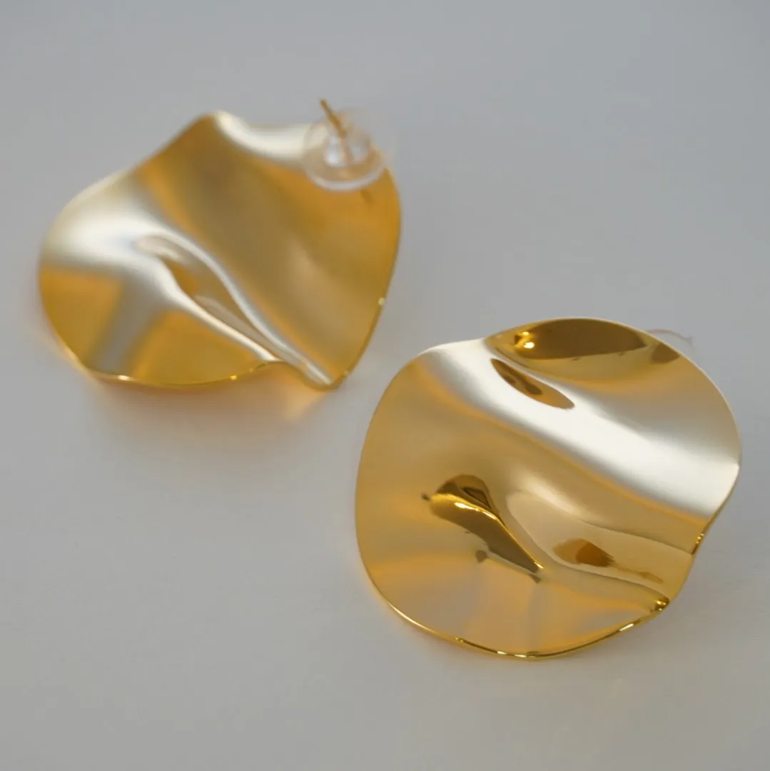 Wavy Coin Shaped Big Bold 18k Gold Plated Earrings